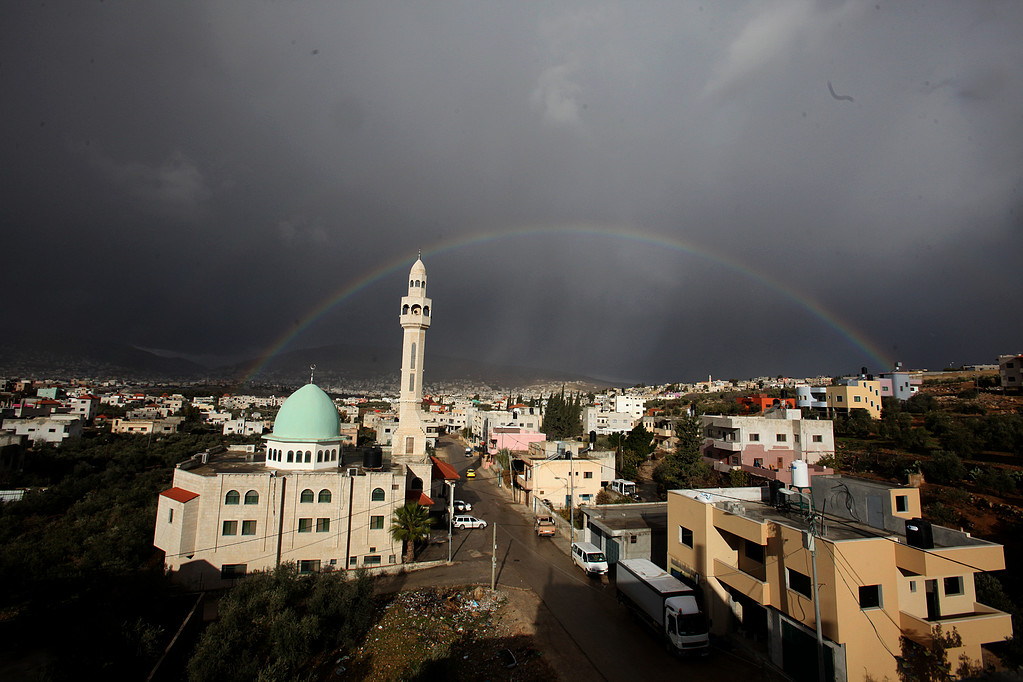 غرب اردن میں قوس قزح کے دلفریب مناظر