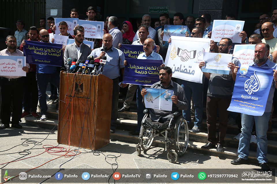 الجزیرہ ٹی وی پرپابندی کے خلاف فلسطینی سراپا احتجاج