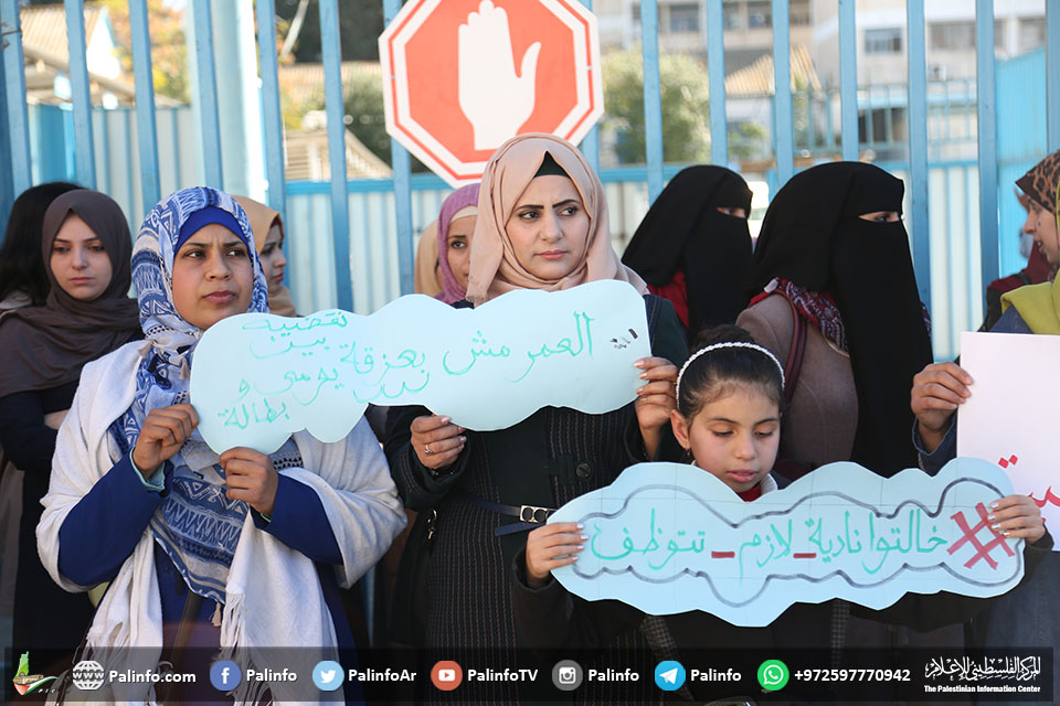 غزہ: اساتذہ کا اپنے مطالبات کے حق میں ’اونروا‘ کے دفتر کے باہر احتجاج