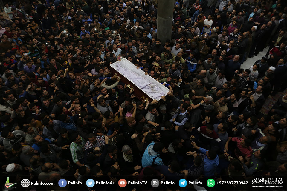 شہید فلسطینی سائنسدان ڈاکٹر البطش کے جنازے میں لاکھوں افراد کی شرکت