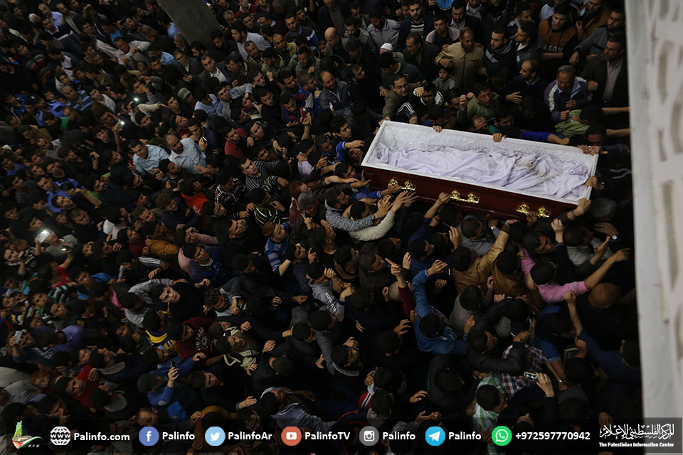 شہید فلسطینی سائنسدان ڈاکٹر البطش کے جنازے میں لاکھوں افراد کی شرکت