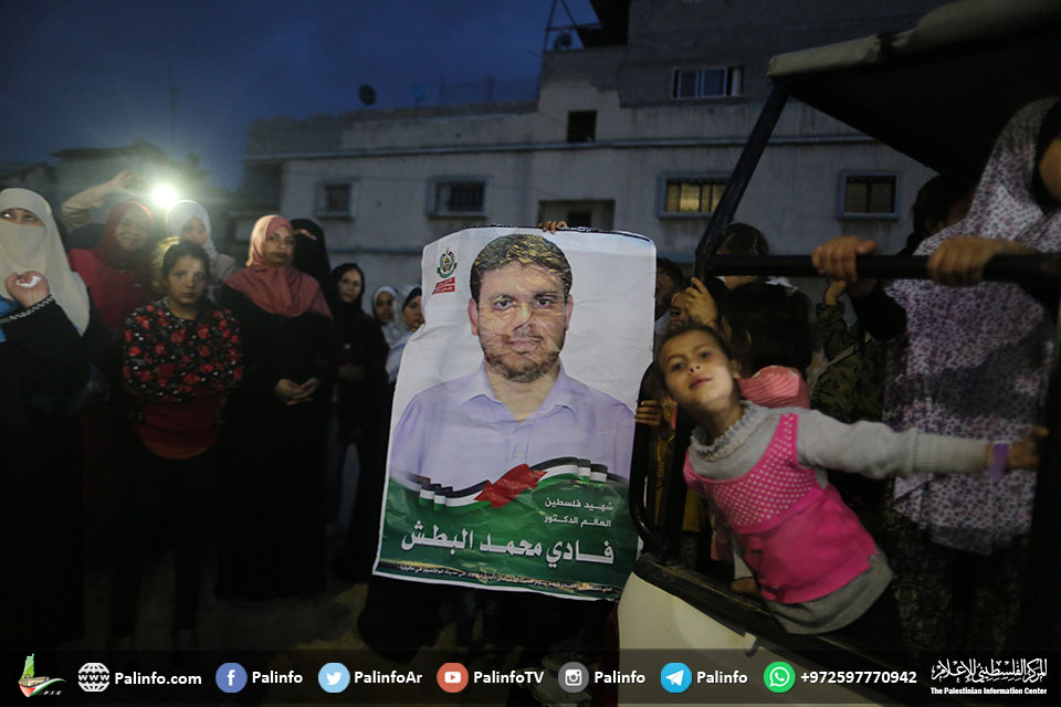 شہید فلسطینی سائنسدان ڈاکٹر البطش کے جنازے میں لاکھوں افراد کی شرکت