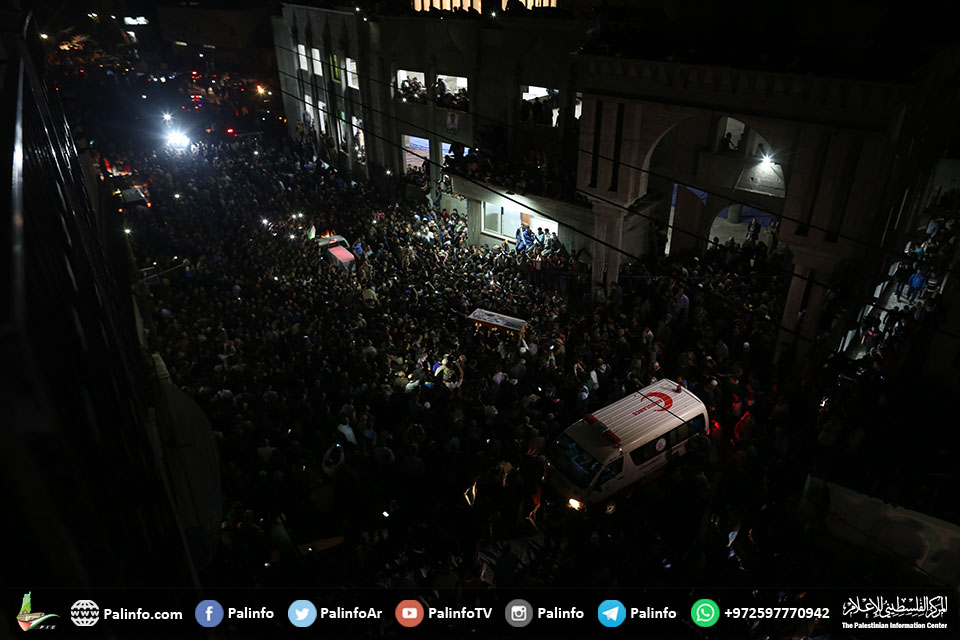 شہید فلسطینی سائنسدان ڈاکٹر البطش کے جنازے میں لاکھوں افراد کی شرکت
