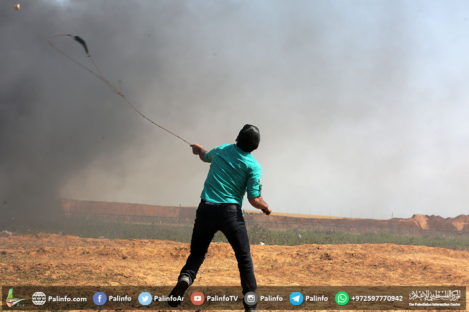 شمالی غزہ میں فلسطینی مظاہرین اسرائیلی فوج میں جھڑپوں کے مناظر