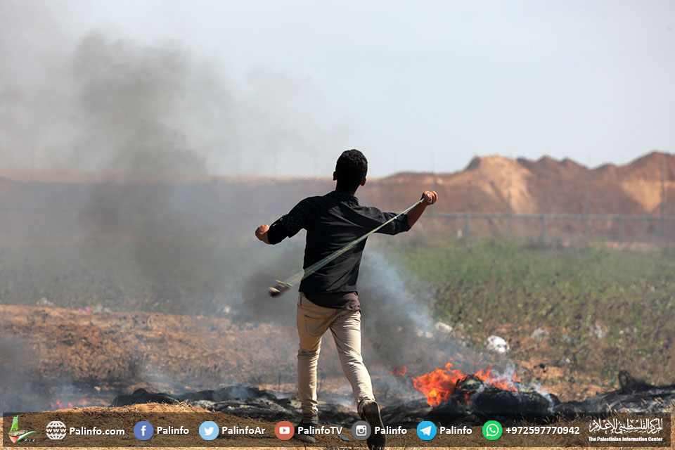 شمالی غزہ میں فلسطینی مظاہرین اسرائیلی فوج میں جھڑپوں کے مناظر