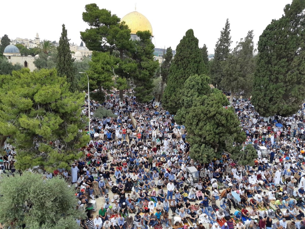 اسرائیلی پابندیوں کے باوجود فلسطینیوں کی جوق در جوق مسجد اقصیٰ آمد