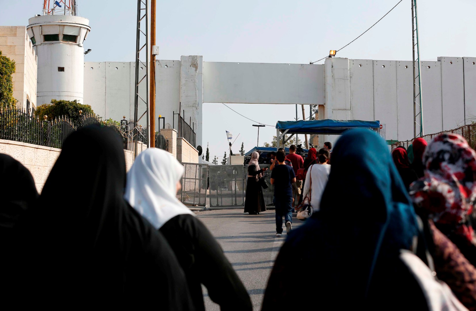 اسرائیلی پابندیوں کے باوجود فلسطینیوں کی جوق در جوق مسجد اقصیٰ آمد