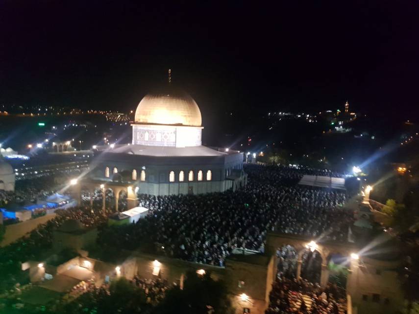 قبلہی اول میں‌جمعۃ الوداع کے موقع پر فلسطینیوں کا جم غفیر