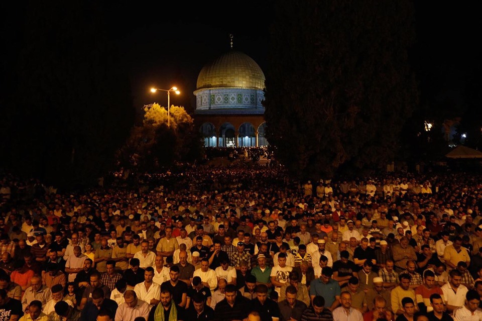 قبلہی اول میں‌جمعۃ الوداع کے موقع پر فلسطینیوں کا جم غفیر