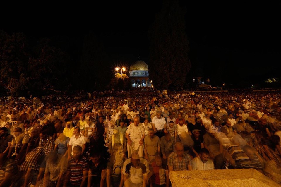 قبلہی اول میں‌جمعۃ الوداع کے موقع پر فلسطینیوں کا جم غفیر